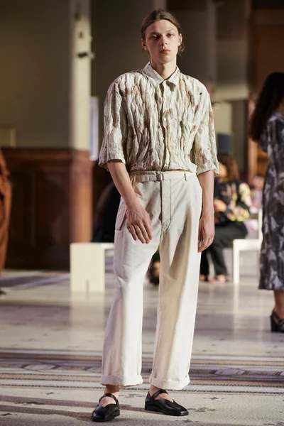 Look 11